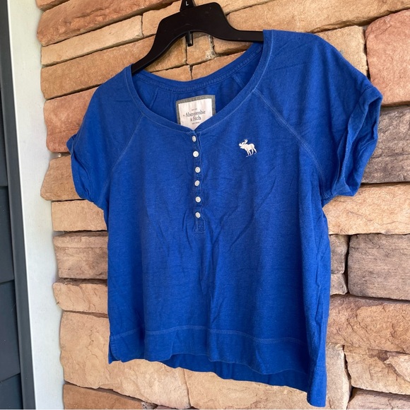 Abercrombie & Fitch blue T-shirt Women Small - Picture 6 of 10